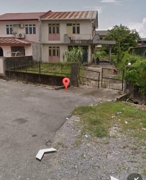 Corner Double Storey Semi-Detached House at 3.5 Miles Batu Kawa For Sale